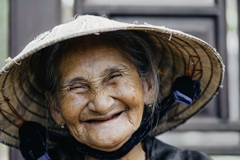 old woman, laugh, portrait-5893415.jpg